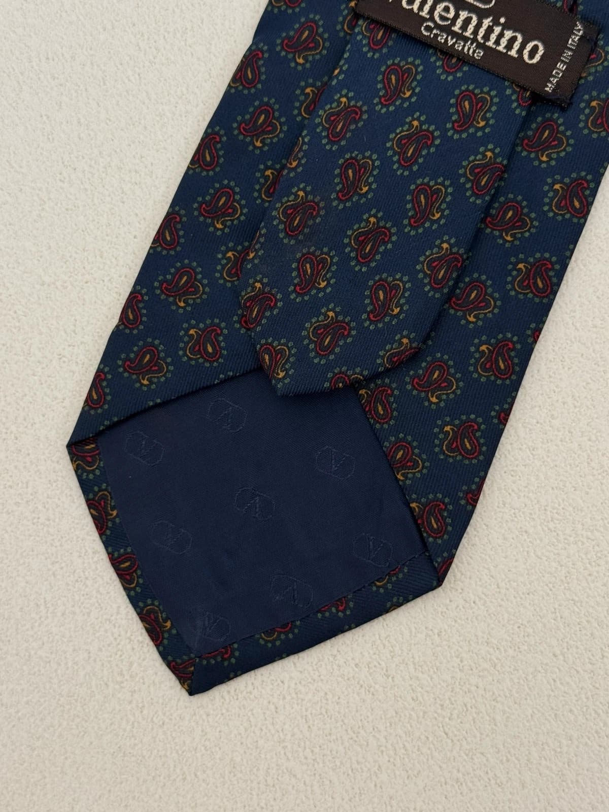 Cravate vintage Valentino Cravatte soie bleu marine motif cachemire logo V made in Italy - Photo 5/6