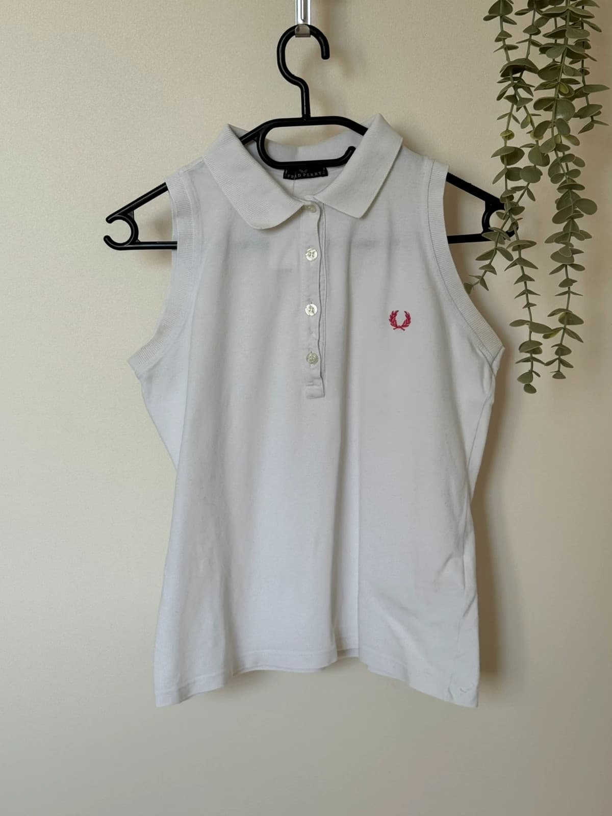 Polo piqué sans manches Fred Perry blanc logo brodé rose taille M - SK260622 - Photo 2/12