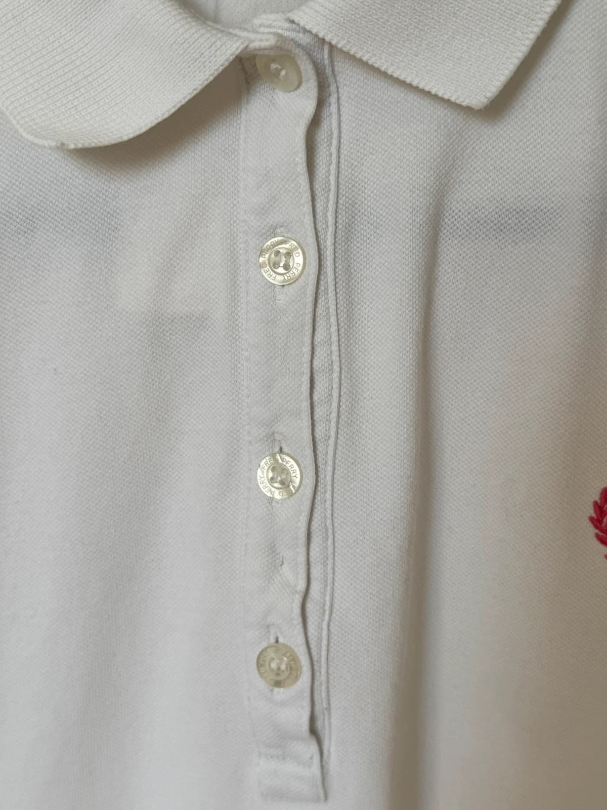Polo piqué sans manches Fred Perry blanc logo brodé rose taille M - SK260622 - Photo 4/12