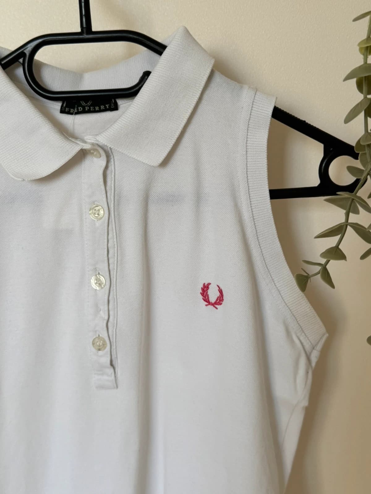 Polo piqué sans manches Fred Perry blanc logo brodé rose taille M - SK260622 - Photo 3/12