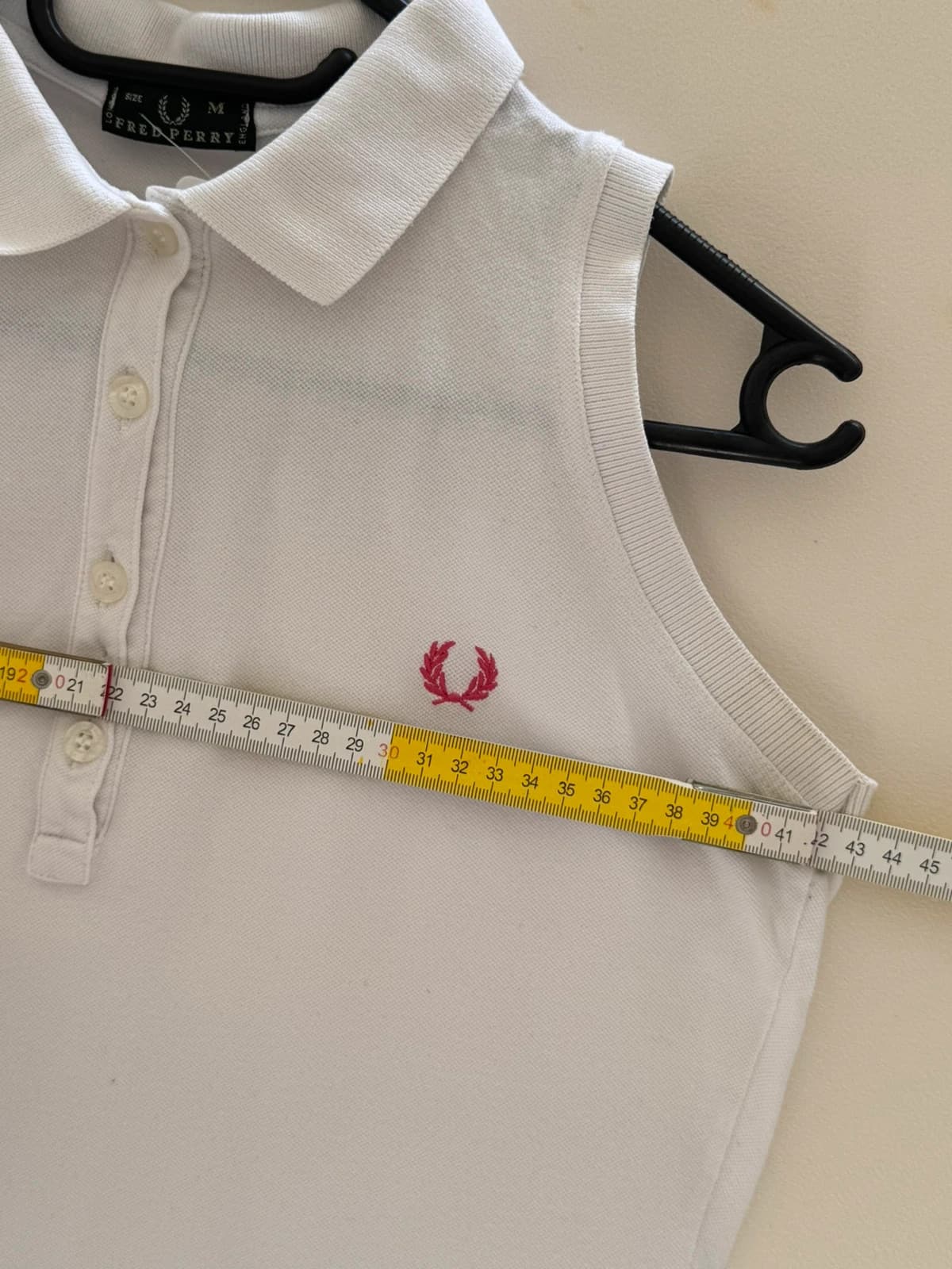 Polo piqué sans manches Fred Perry blanc logo brodé rose taille M - SK260622 - Photo 11/12