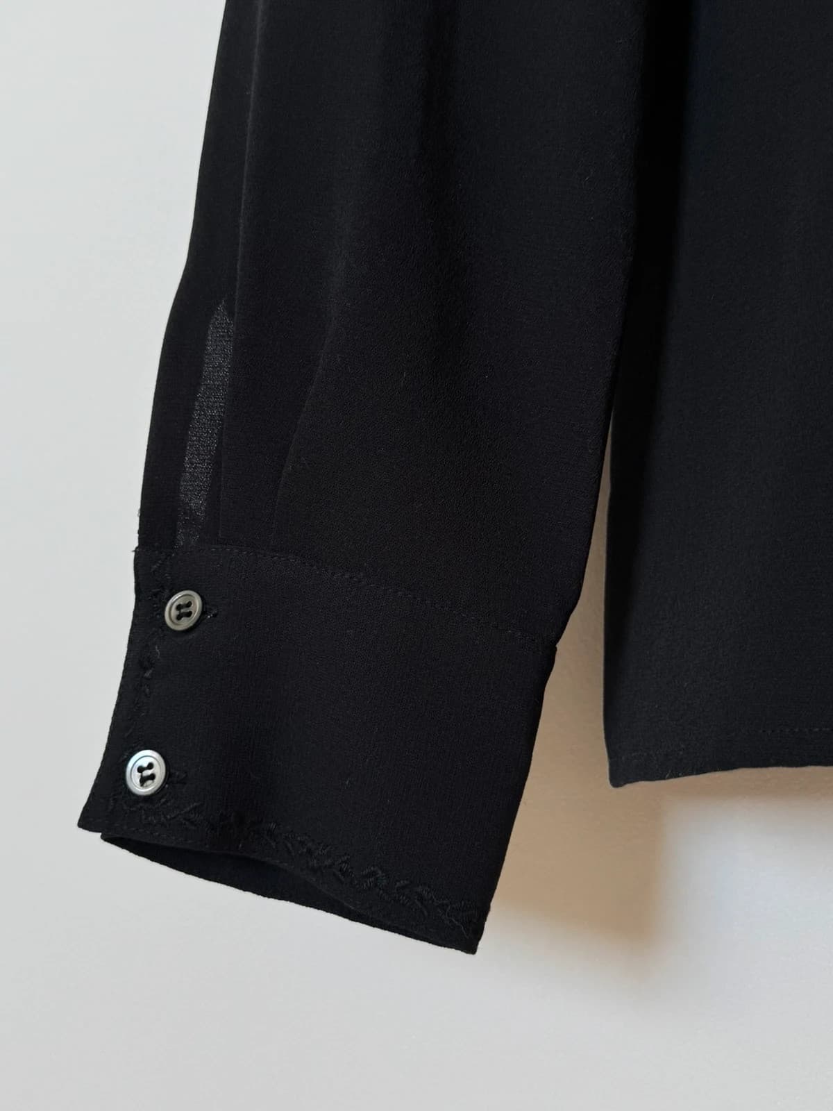 Chemise fluide brodée Cacharel noire cintrée taille 40/M - VM2606135 - Photo 4/10