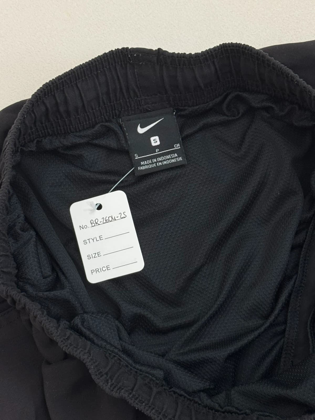 Short de bain Nike noir logo oversize taille S - BR260425 - Photo 5/7