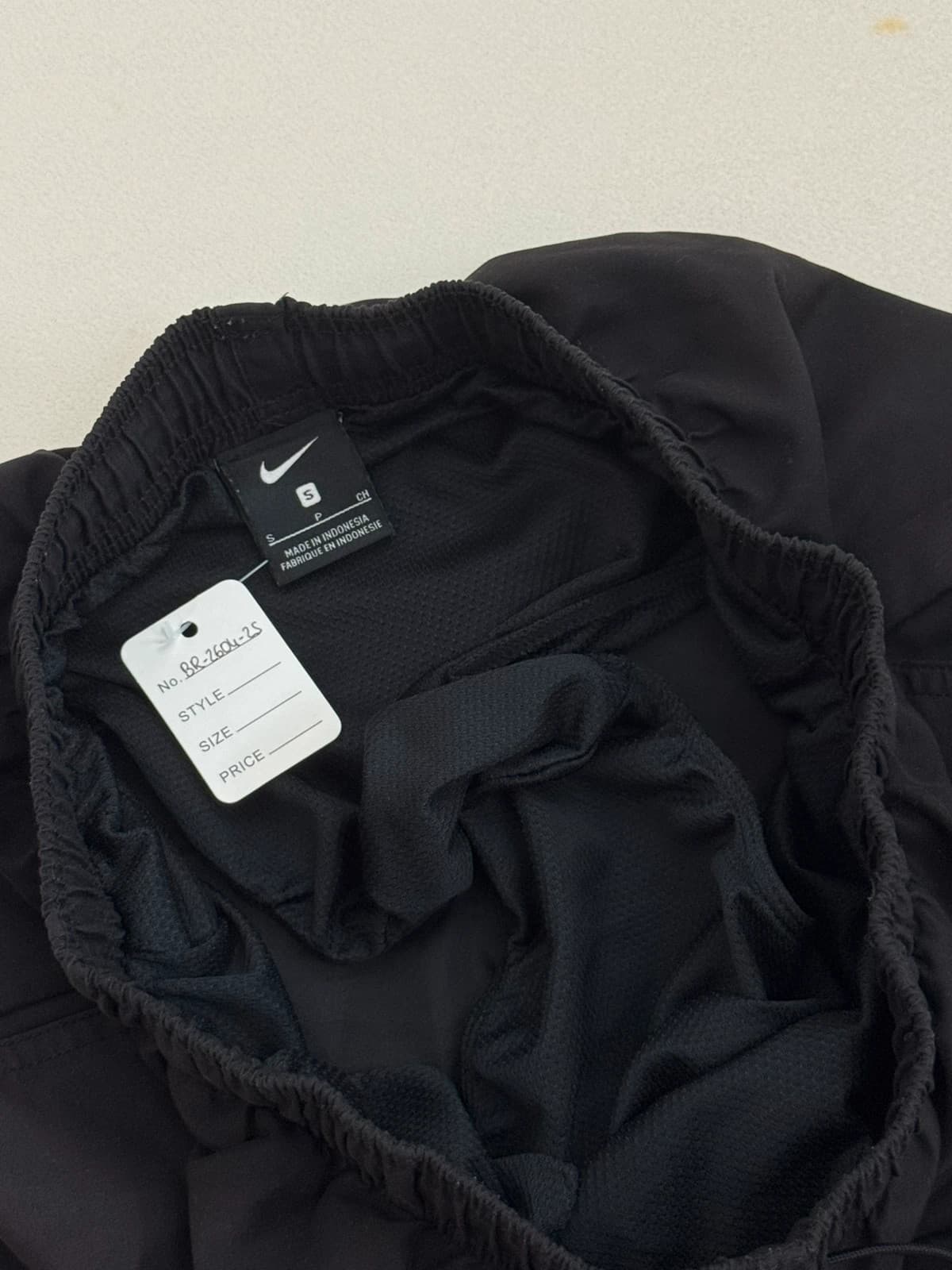 Short de bain Nike noir logo oversize taille S - BR260425 - Photo 6/7