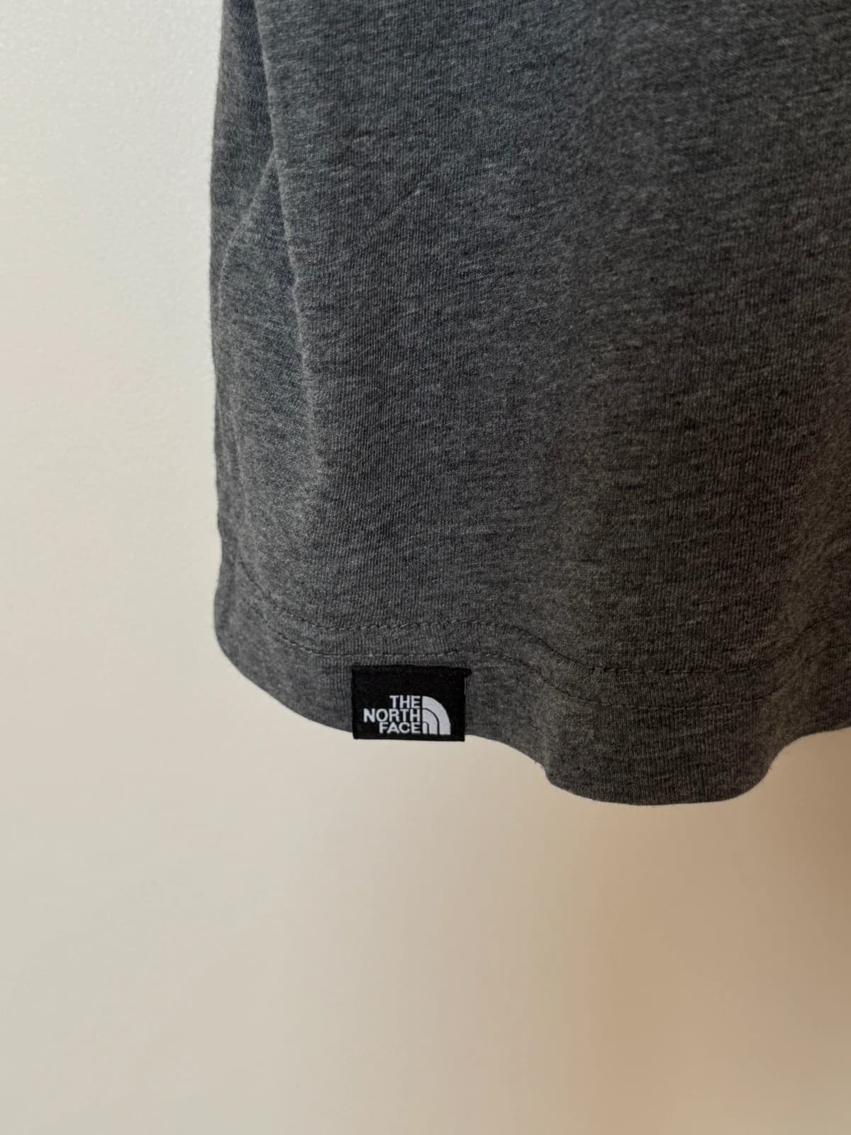 T-shirt The North Face gris chiné logo poitrine et dos taille L - FP2607107 - Photo 8/10