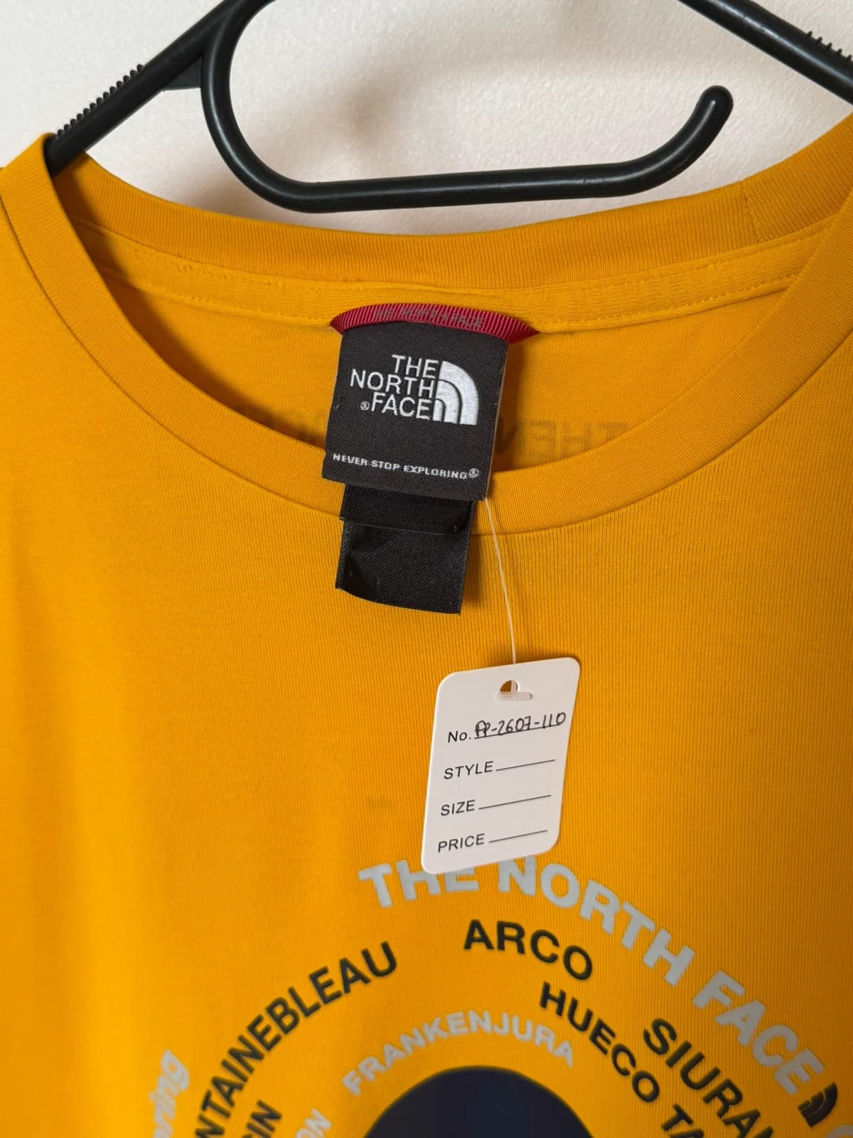 T-shirt The North Face World Climbing Tour jaune moutarde taille L - FP2607110 - Photo 3/11