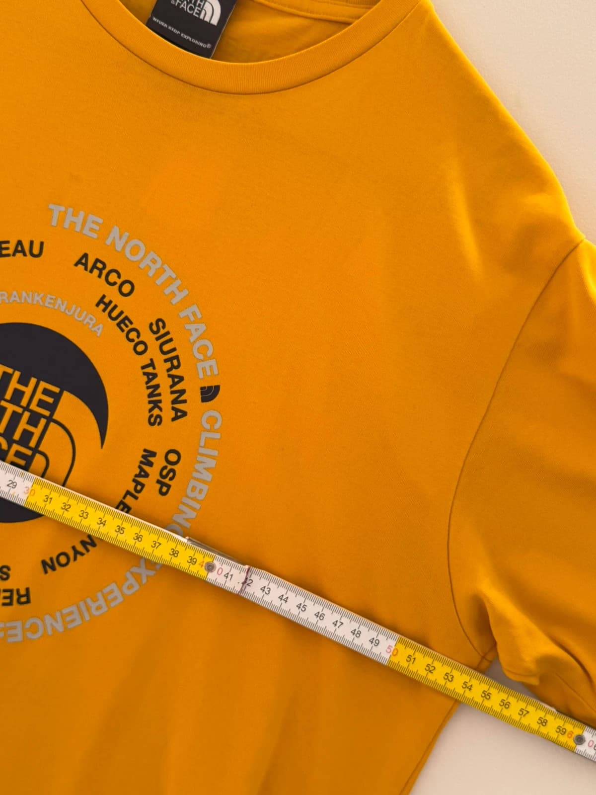 T-shirt The North Face World Climbing Tour jaune moutarde taille L - FP2607110 - Photo 10/11