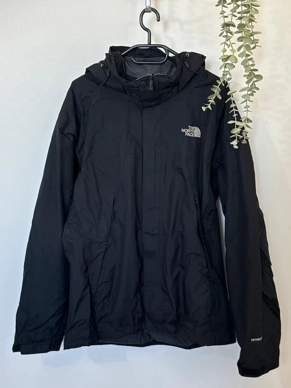 The North Face HyVent nepralaidi juoda vėjo striukė su gobtuvu, dydis M - FP260713 – nuotrauka 2/14