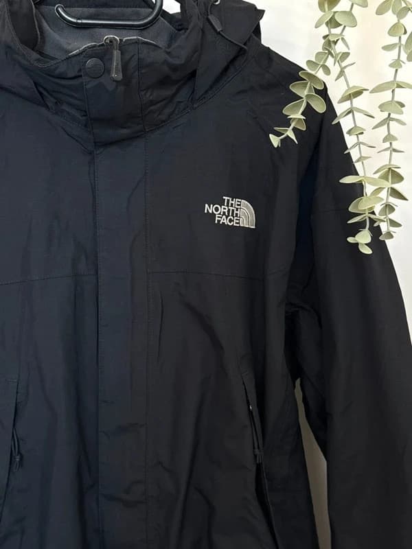 The North Face HyVent nepralaidi juoda vėjo striukė su gobtuvu, dydis M - FP260713 – nuotrauka 5/14