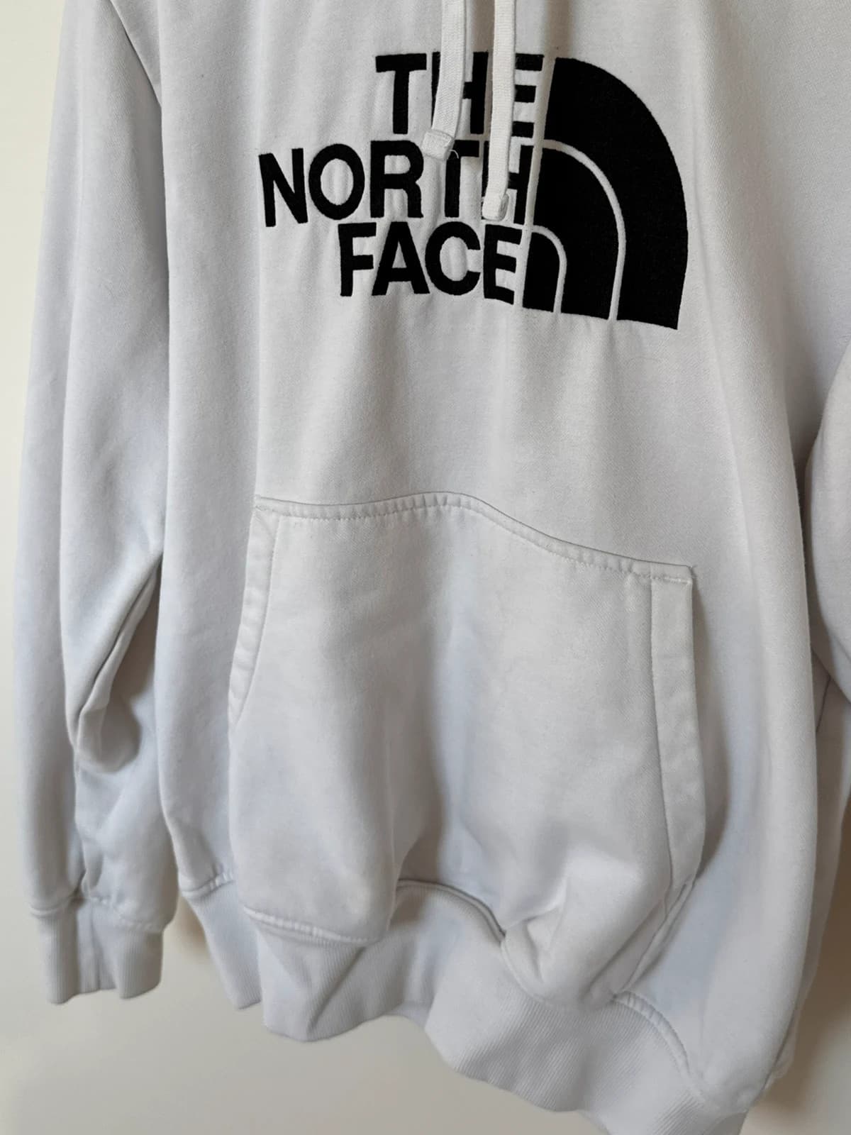Sweat à capuche The North Face blanc logo brodé noir taille S - FP260746 - Photo 4/10