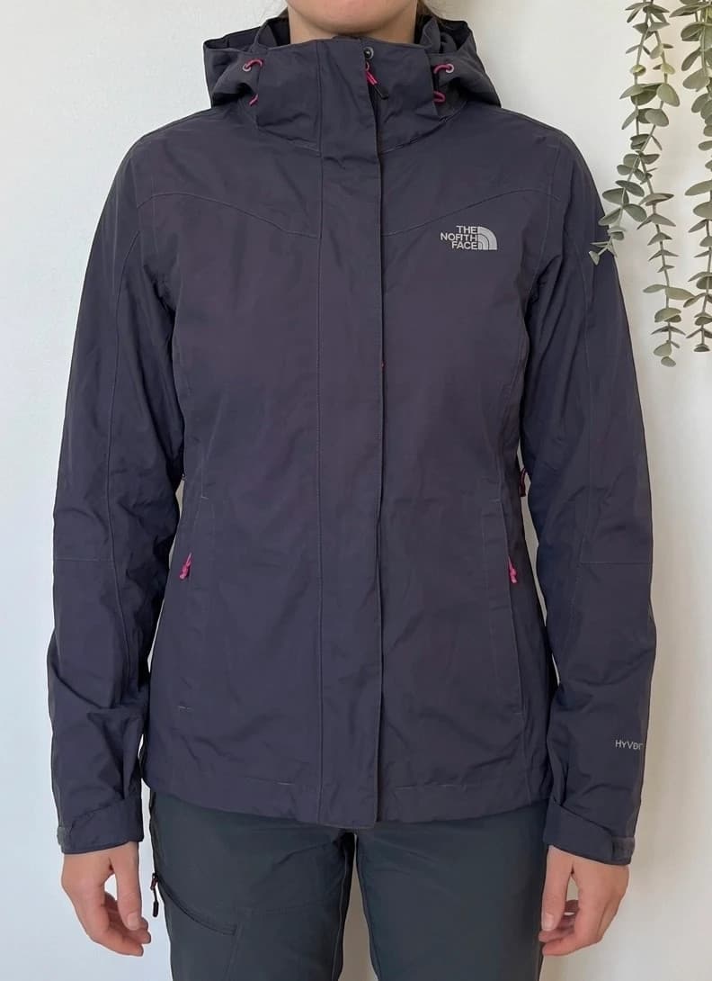 Vandeniui atspari HyVent striukė The North Face violetinė rožinė, moteriška, dydis S - FP2607174 – nuotrauka 1/15