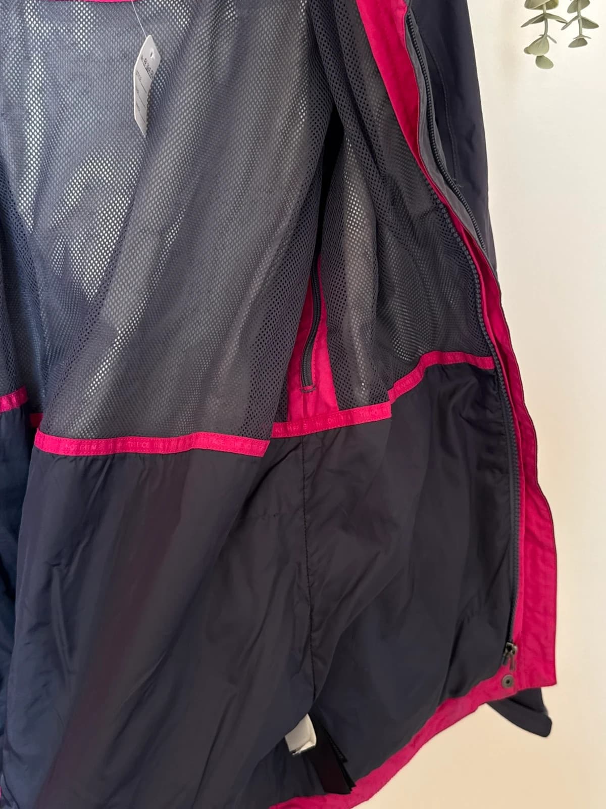 Vandeniui atspari HyVent striukė The North Face violetinė rožinė, moteriška, dydis S - FP2607174 – nuotrauka 9/15