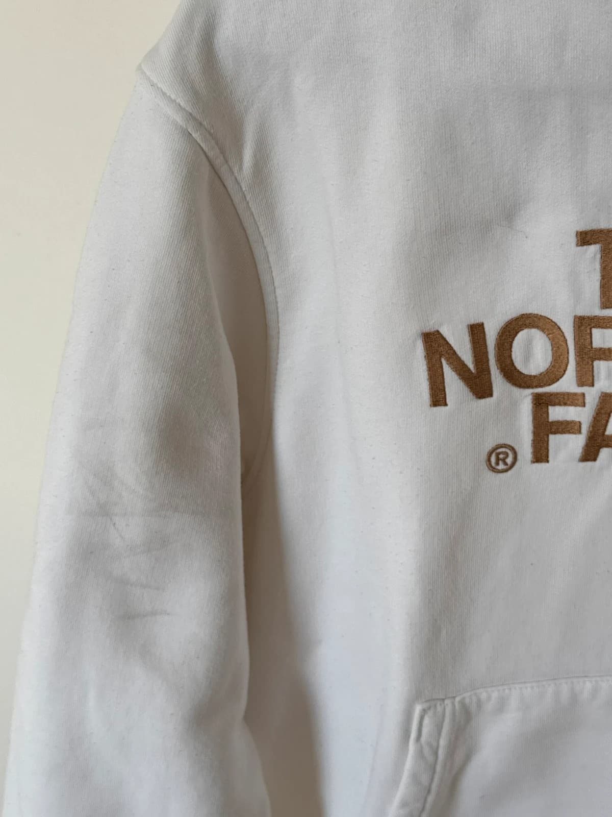 Sweat à capuche The North Face blanc logo brodé rose gold taille S - FP260747 - Photo 5/11