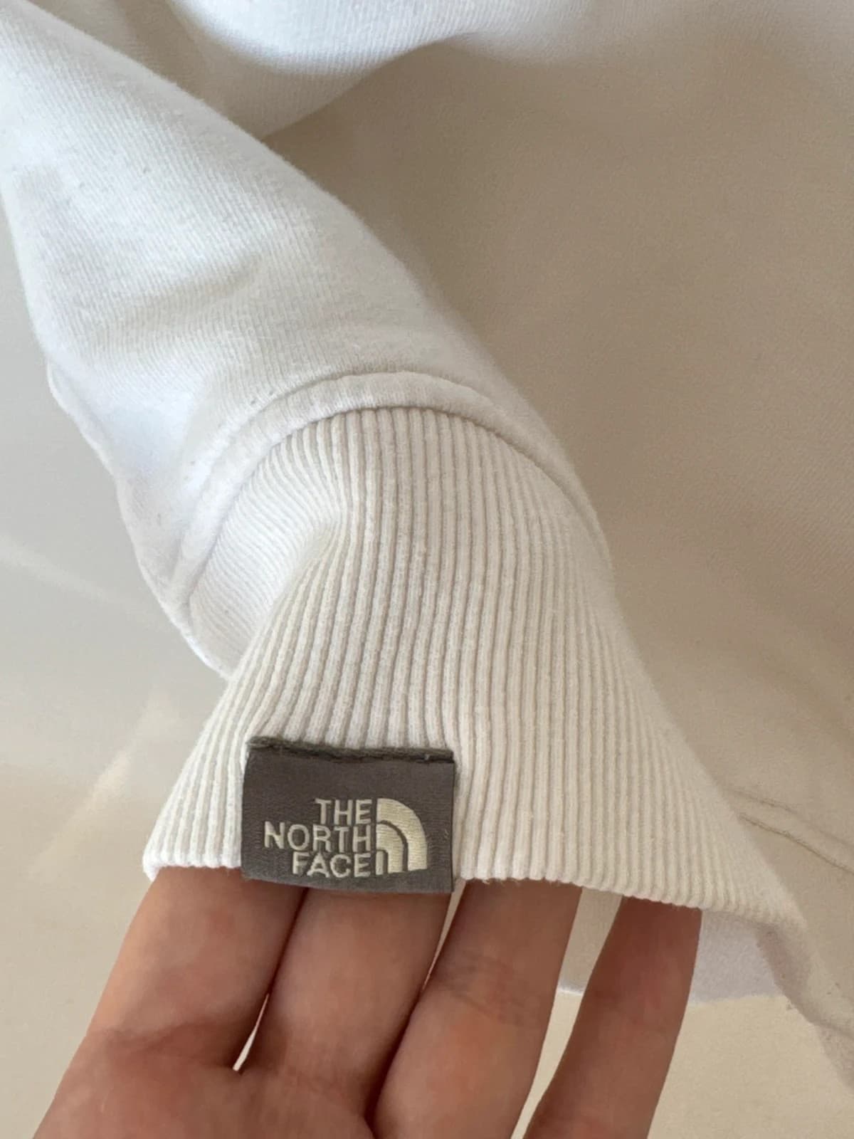 Sweat à capuche The North Face blanc logo brodé rose gold taille S - FP260747 - Photo 9/11