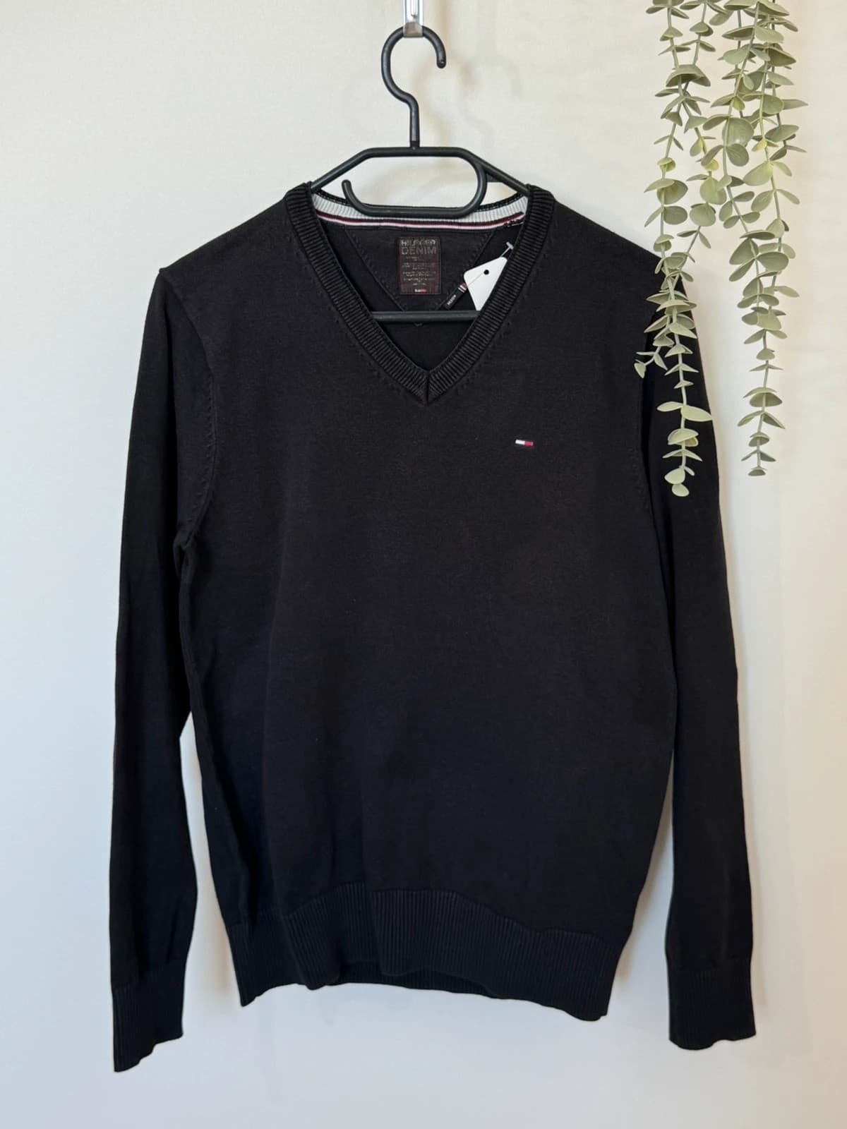 เสื้อสเวตเตอร์คอวี Tommy Hilfiger Denim สีดำ ไซซ์ S/M - FP260784 - รูปที่ 2/9