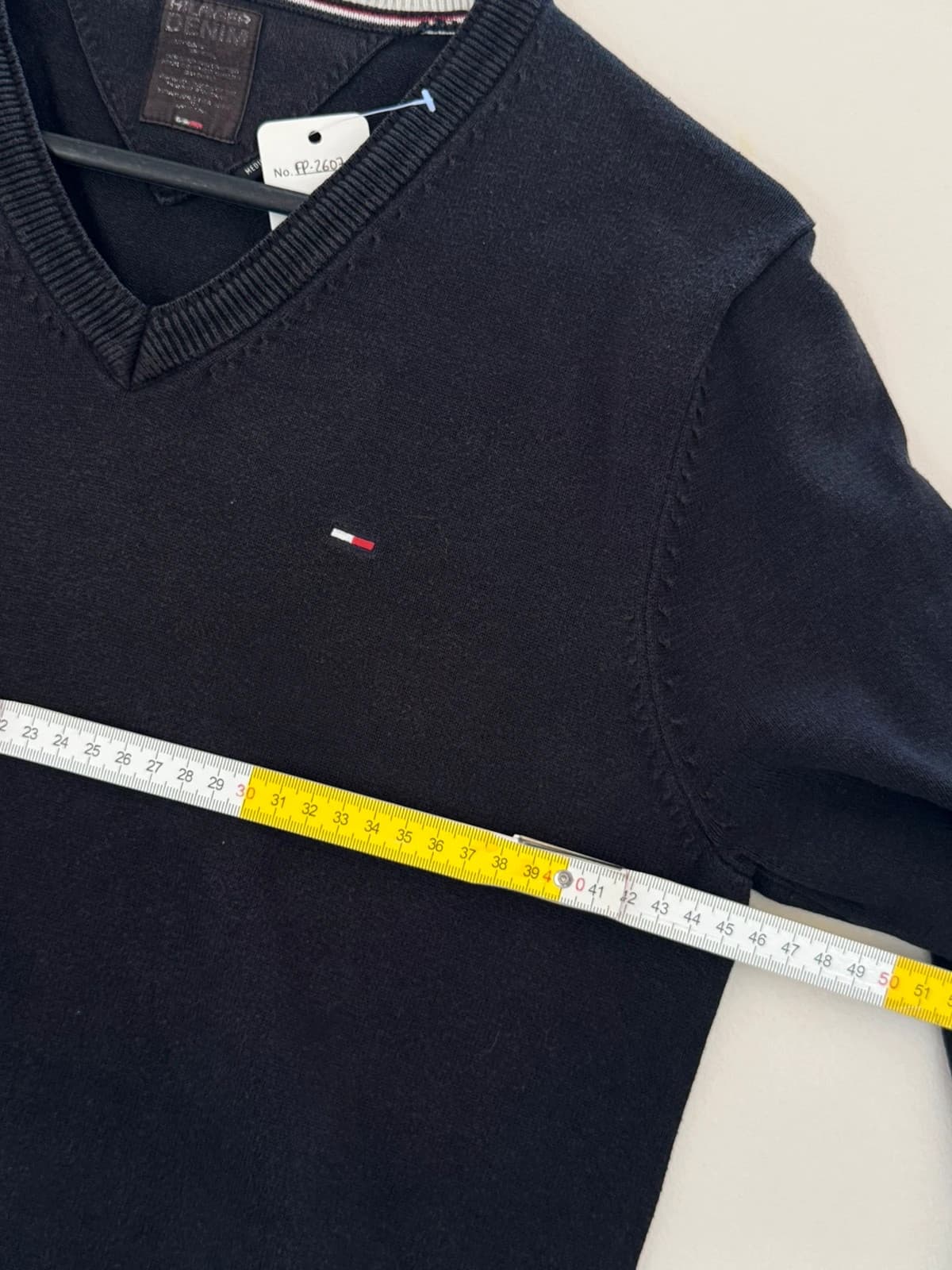 เสื้อสเวตเตอร์คอวี Tommy Hilfiger Denim สีดำ ไซซ์ S/M - FP260784 - รูปที่ 8/9