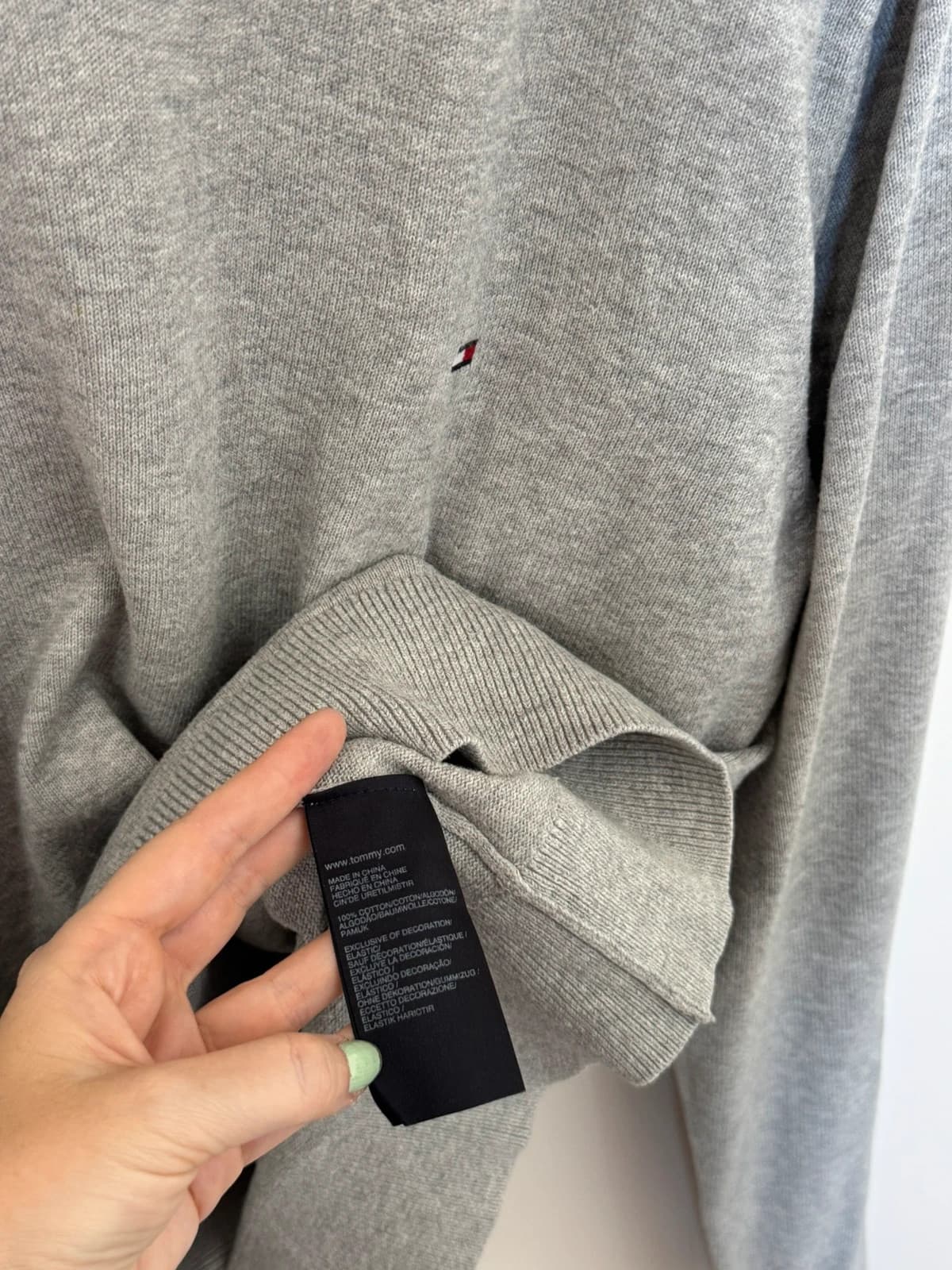 สเวตเตอร์คอวี Tommy Hilfiger Premium Cotton สีเทาอ่อน ไซส์ L - FP260779 - รูปที่ 5/7