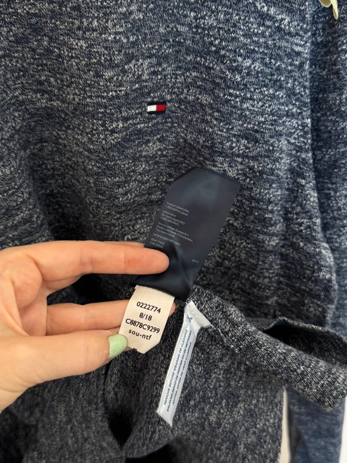 V formos apykaklės megztinis Tommy Hilfiger iš medvilnės, tamsiai mėlynas melanžinis, dydis L - FP260774 – nuotrauka 7/9
