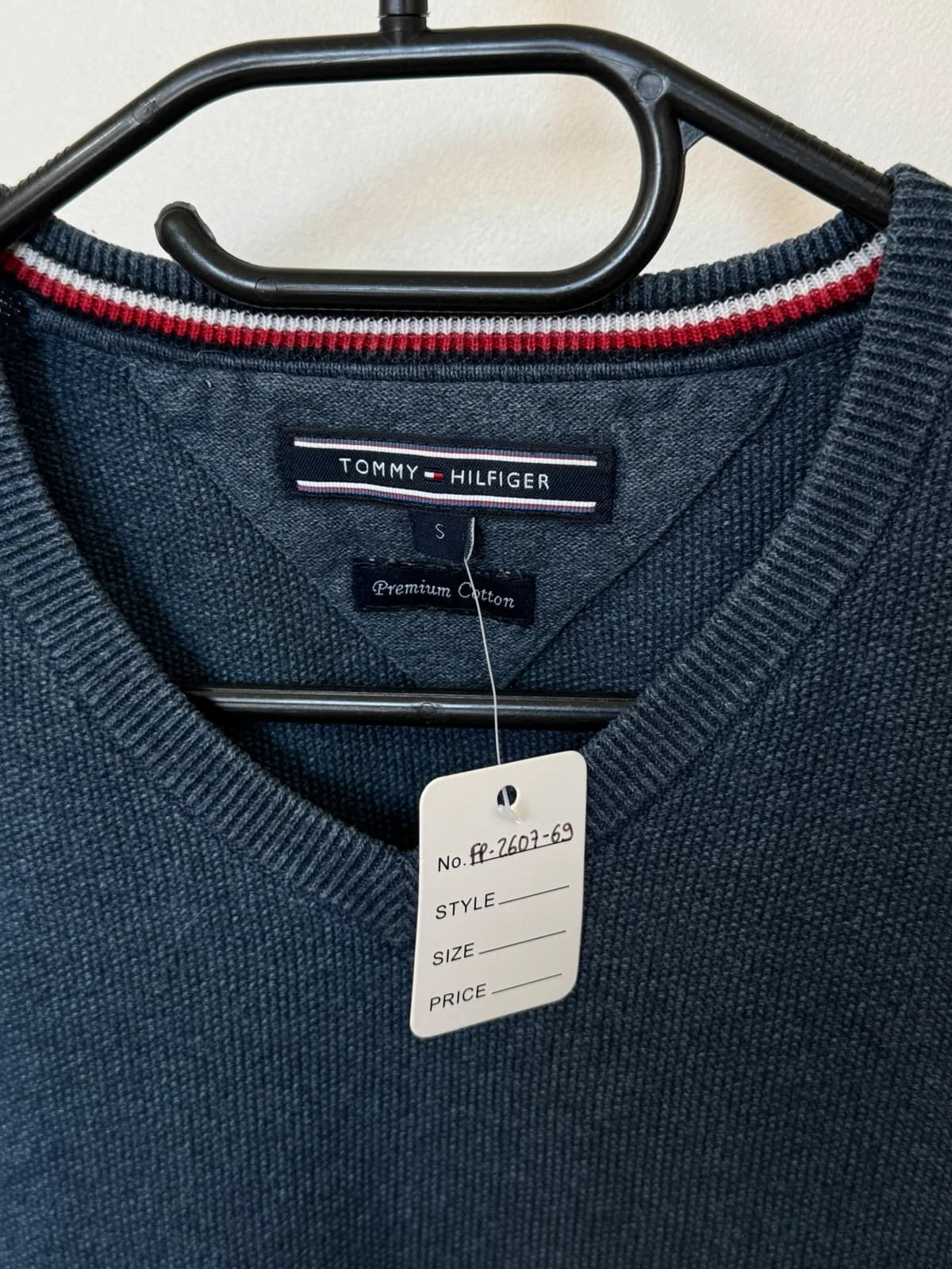 V formos apykaklės megztinis Tommy Hilfiger Premium Cotton mėlynas, dydis S - FP260769 – nuotrauka 3/9