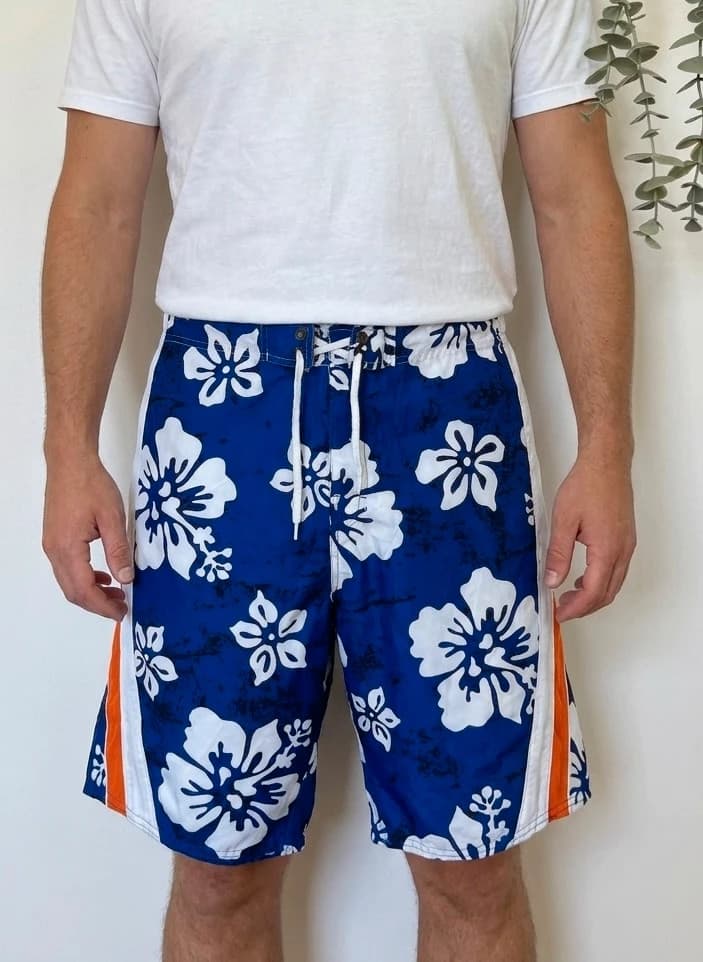Badeshorts No Boundaries blå oransje med hvite blomstermotiver størrelse M/L - PP2603236 - Bilde 1/9
