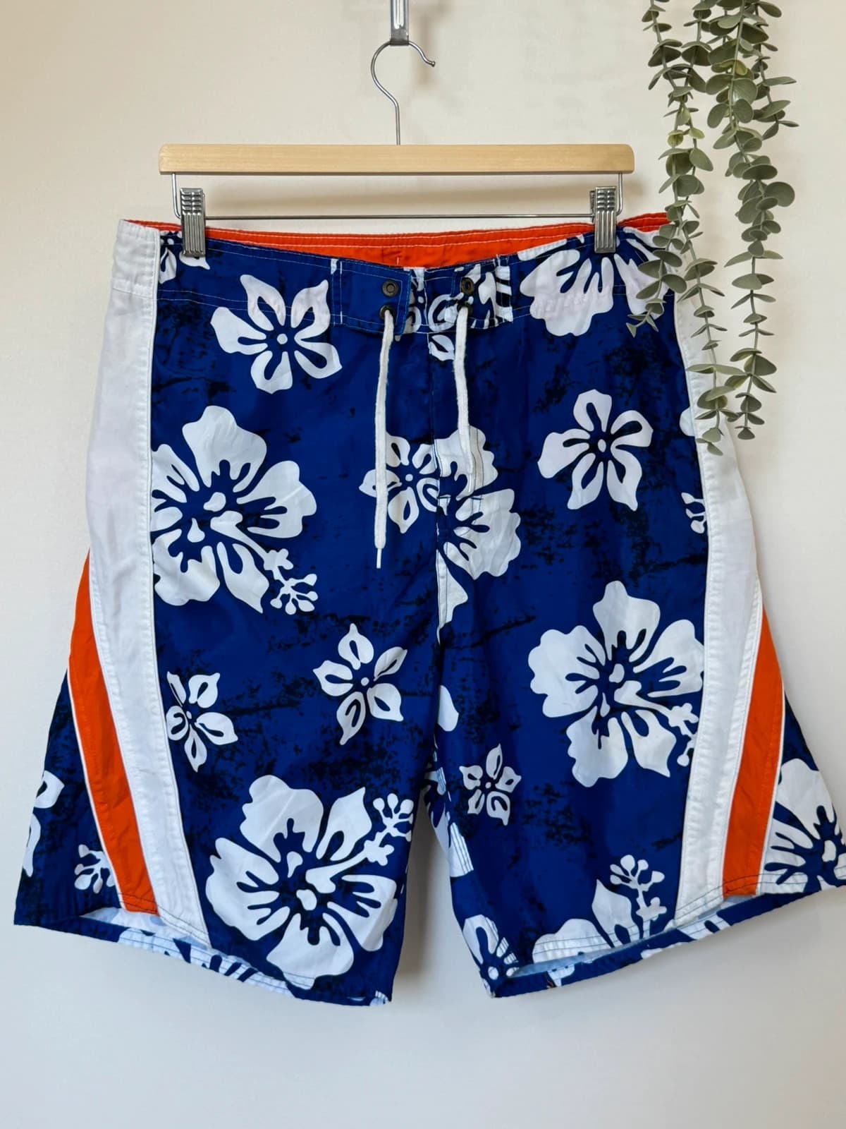Badeshorts No Boundaries blå oransje med hvite blomstermotiver størrelse M/L - PP2603236 - Bilde 2/9