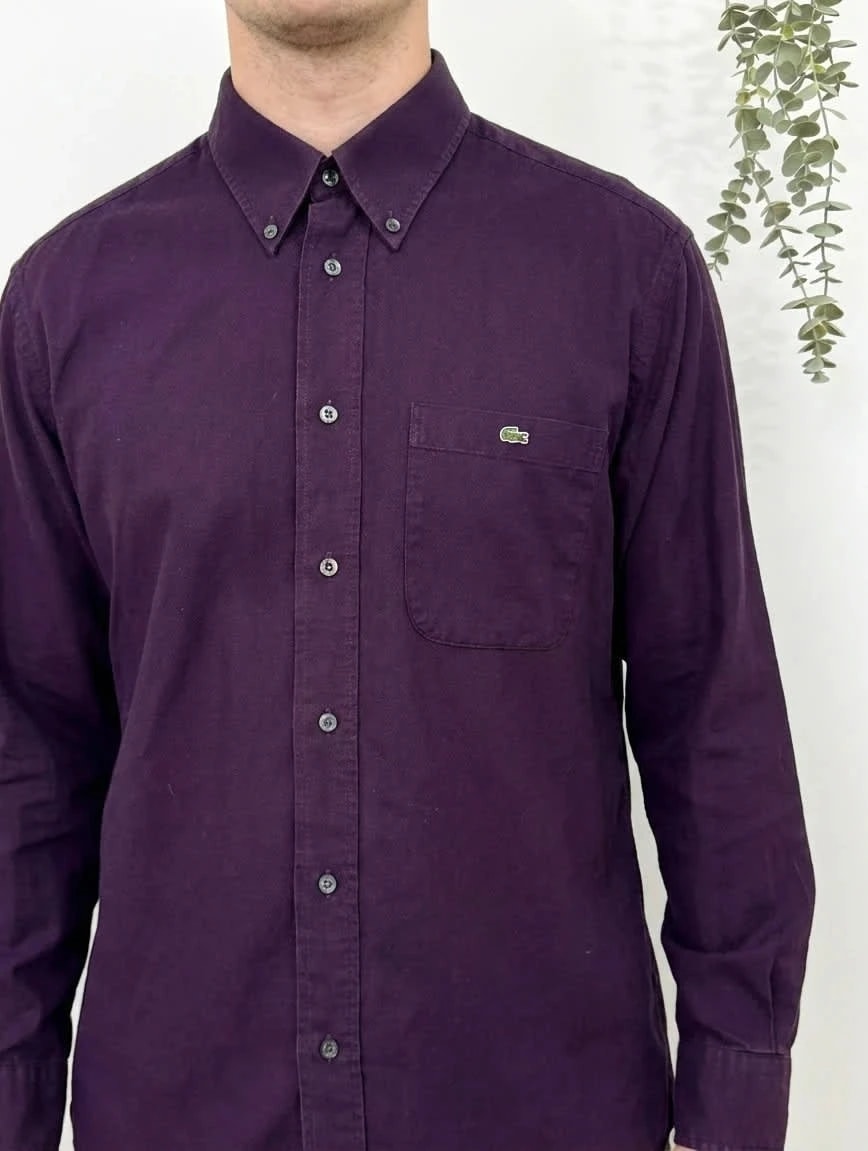Lacoste Hemd aus Baumwollpiqué, Pflaumenfarbe, Knopfkragen, Größe 41 - FP-260123