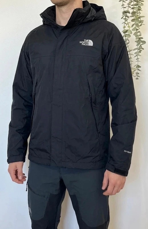 The North Face HyVent nepralaidi juoda vėjo striukė su gobtuvu, dydis M - FP260713