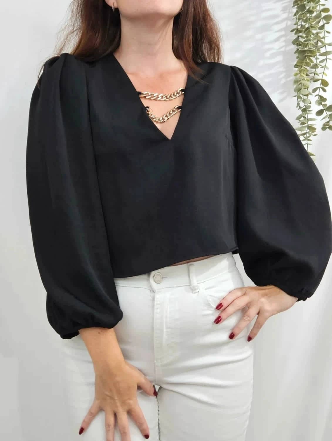 Blouse chic et élégante Zara noire avec chaînes dorées taille S